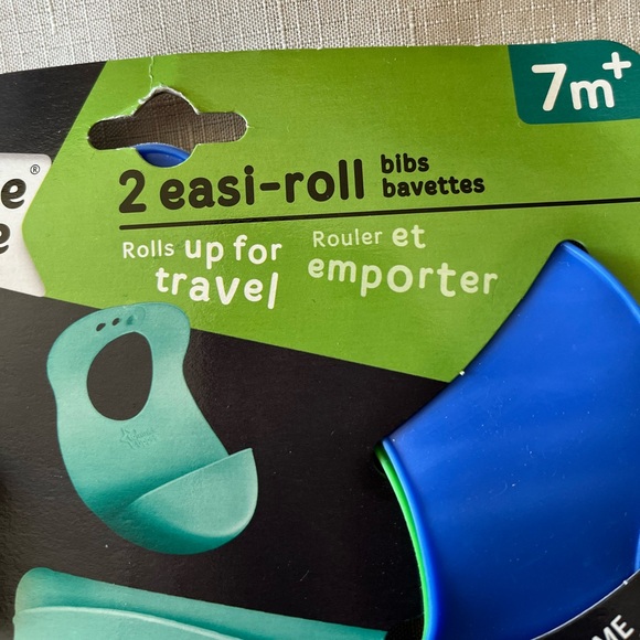 Tommee Tippee pack of 2 easily-roll silicone bibs. Easy wipe clean. BPA free.NEW - Picture 4 of 9
